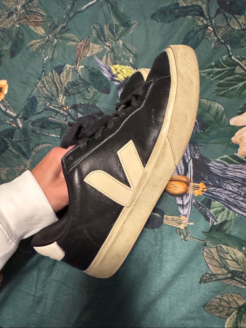 Veja women’s 41 Black Leather Sneakers with White Accents - Picture 5 of 7
